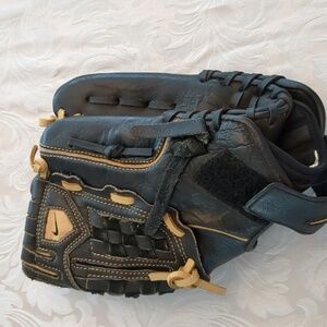 Nike DE Prospect 11” Baseball Glove